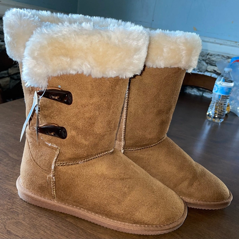 Lamo Sheepskin Boots Apres NEW WITH TAGS Size Women’s US 9